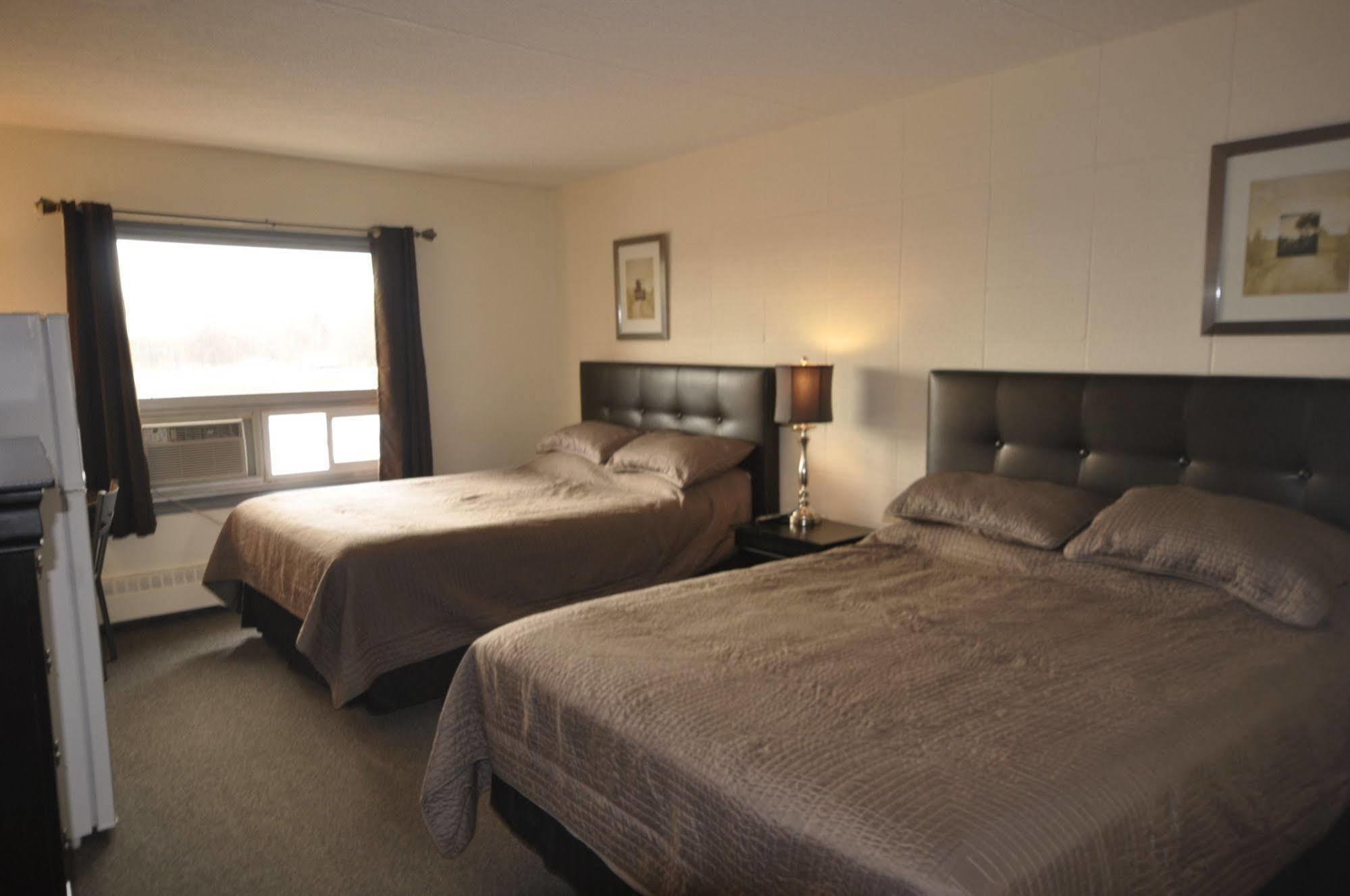 Beaverlodge Motor Inn Экстерьер фото