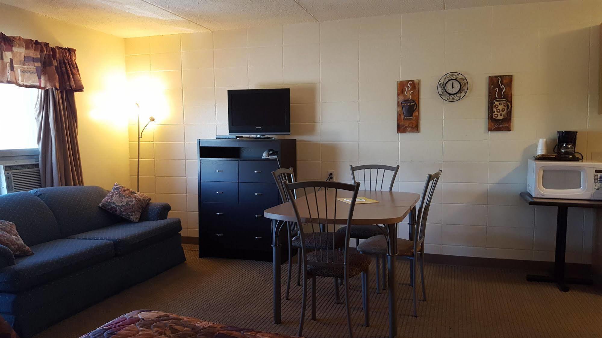 Beaverlodge Motor Inn Экстерьер фото